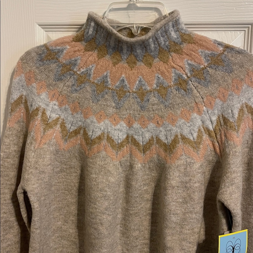 CeCe Gray and Tan Patterned Sweater size M - Picture 2 of 8